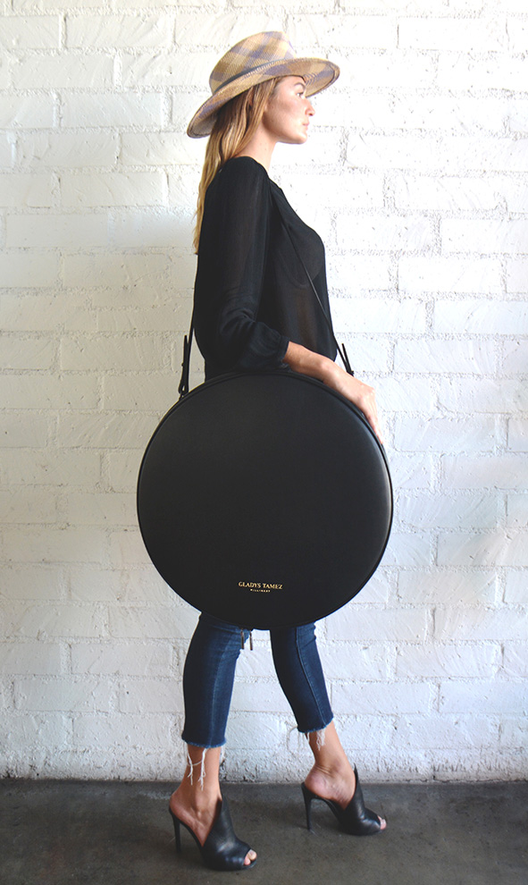 Sombrero icÃ³nico GT y travel case GT 